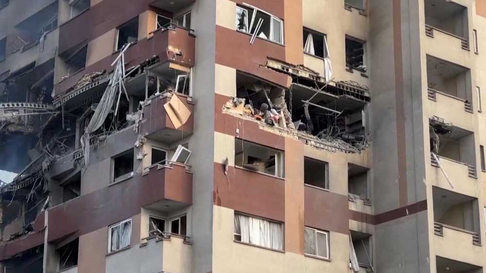 Israele attacca l’Iran, il mondo trattiene il respiro