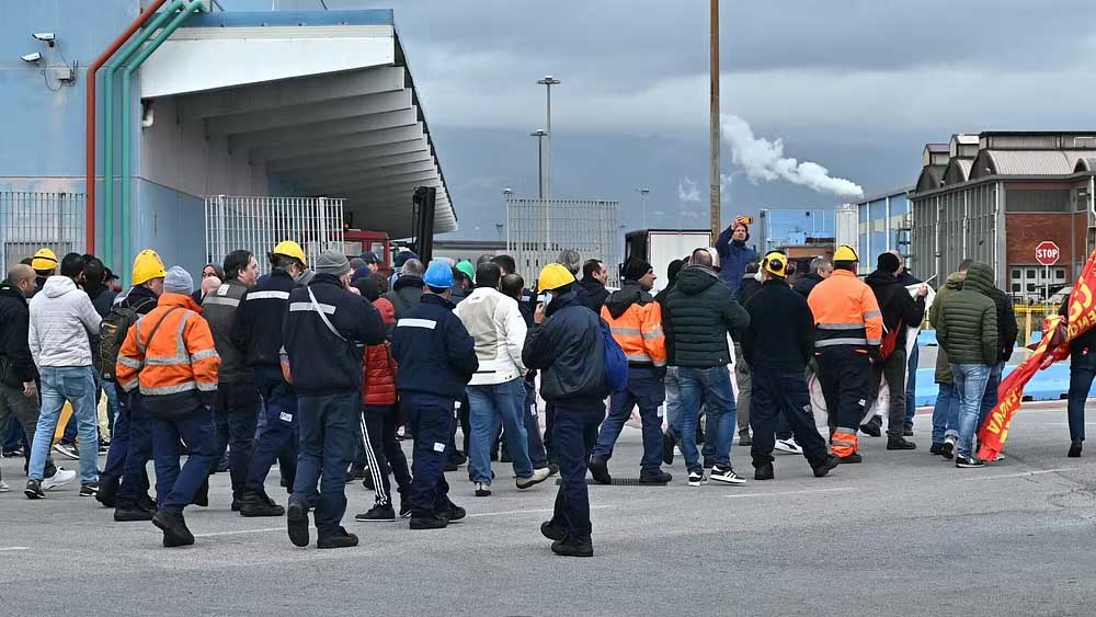La protesta dei lavoratori ex Ilva a Genova e la crescente preoccupazione per il futuro degli impianti